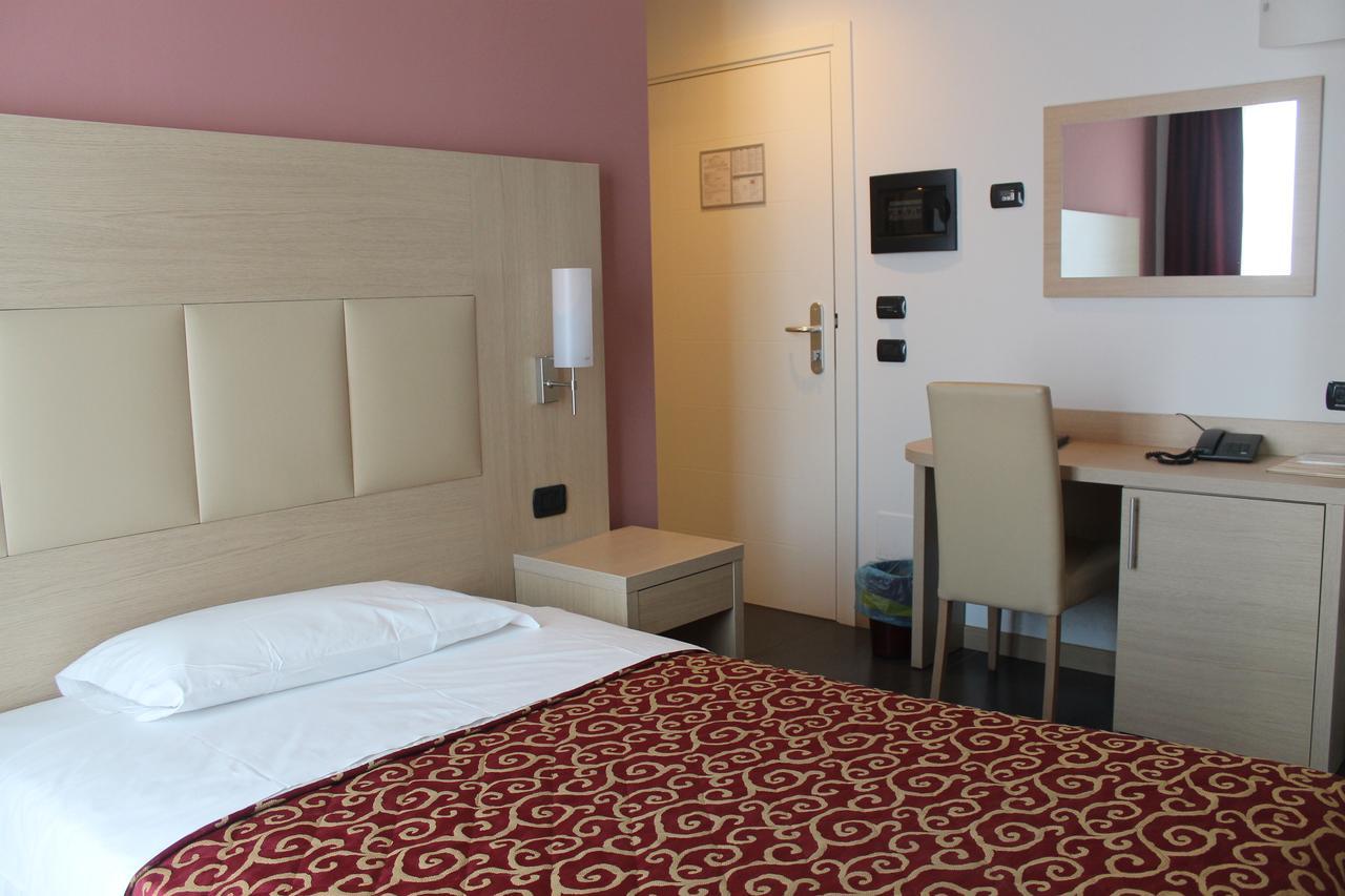 Hotel Eridano Sannazzaro de' Burgondi Quarto foto