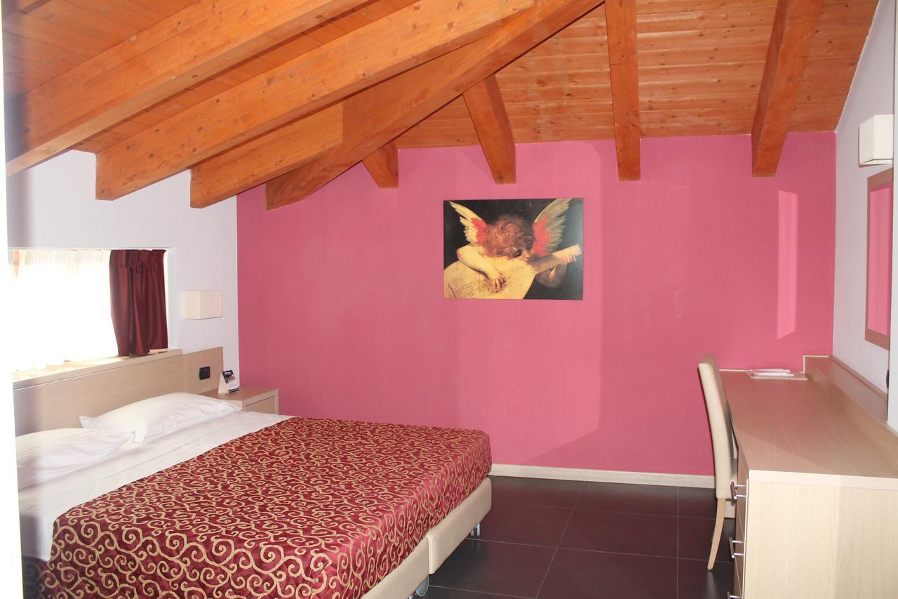 Hotel Eridano Sannazzaro de' Burgondi Exterior foto
